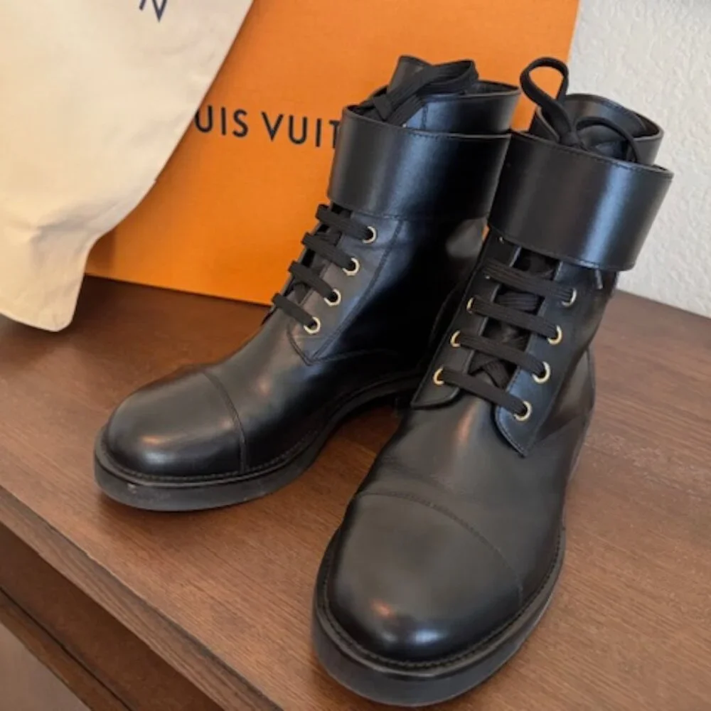 Louis Vuitton Women's Wonderland Flat Ranger Boots Leather - Picture 3 of 11